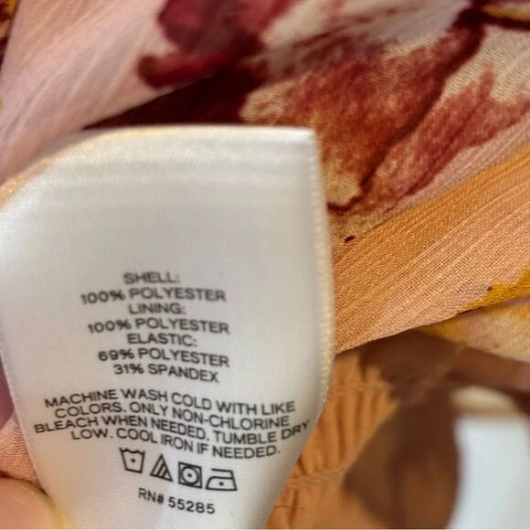 Women’s Express Smocked Floral Top - Picture 8 of 8